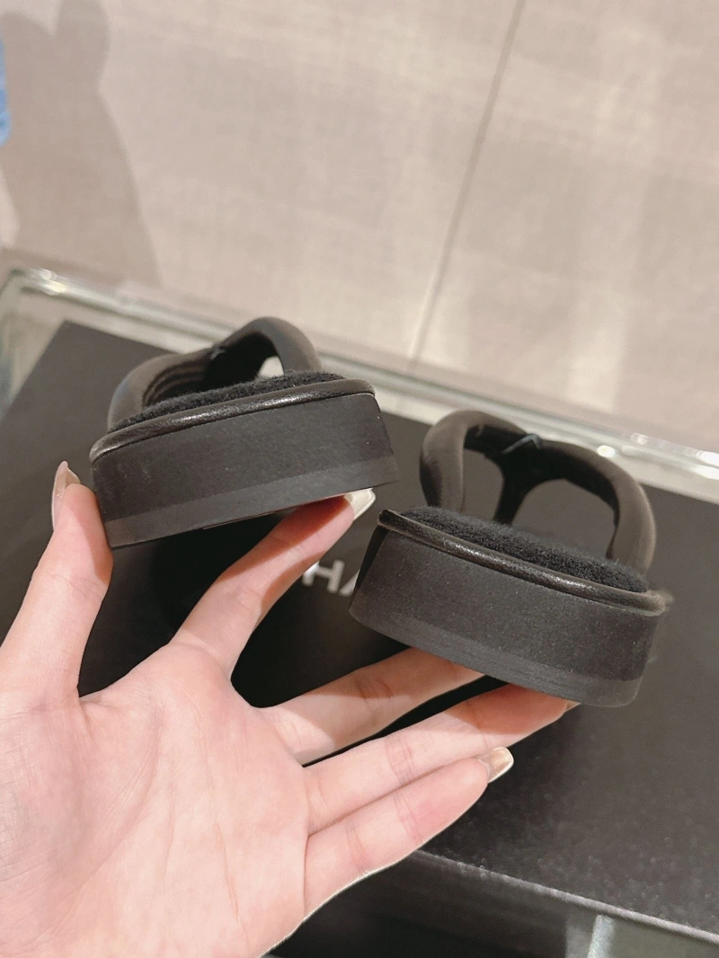 Classic Chxnxl Slippers 132470