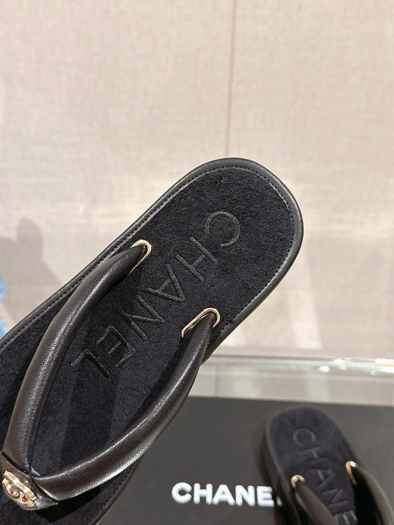 Classic Chxnxl Slippers 132470