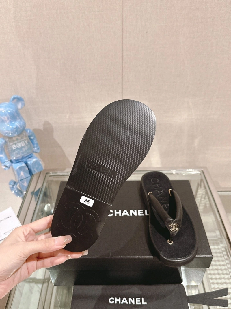 Classic Chxnxl Slippers 132470