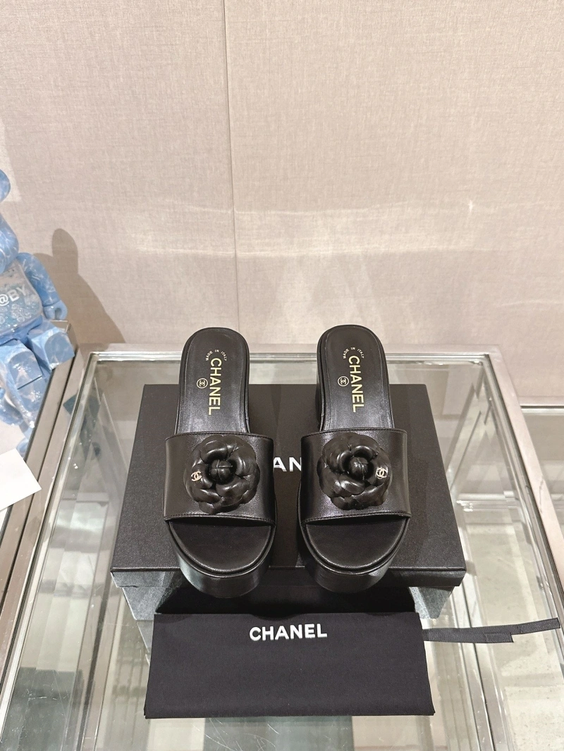 Minimalist Chxnxl Slippers 132410