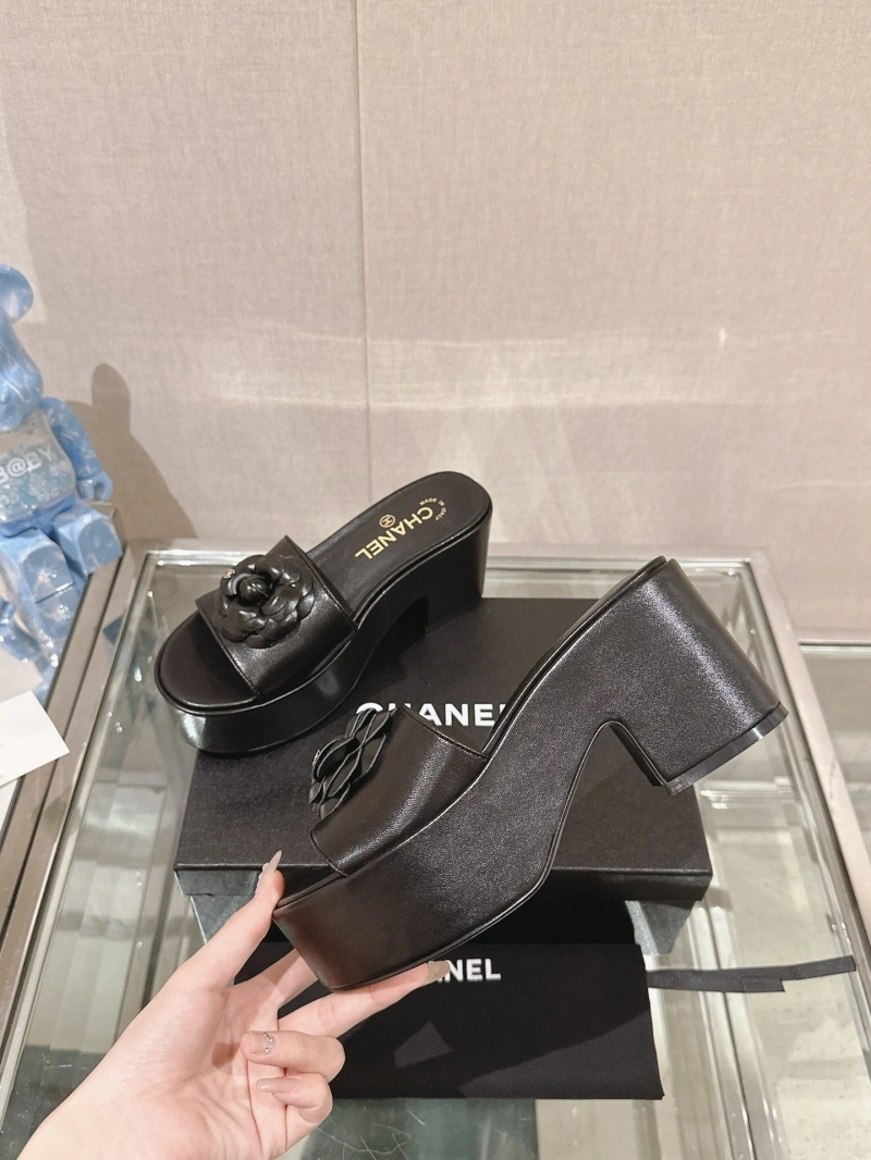 Minimalist Chxnxl Slippers 132410