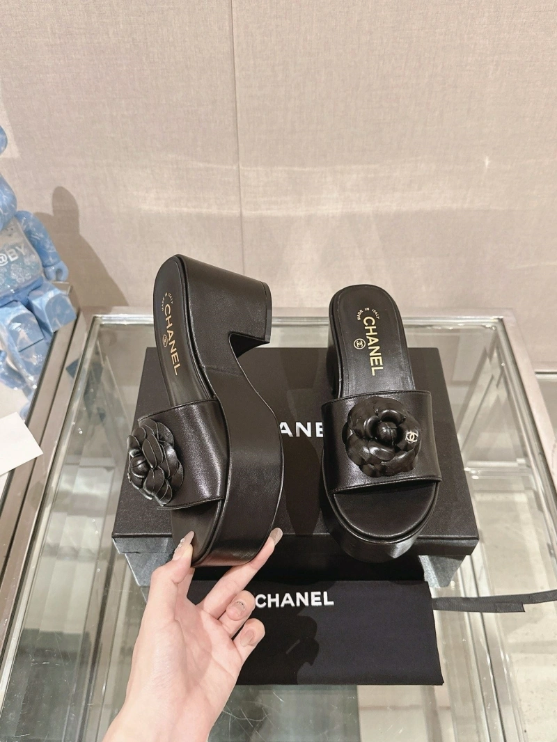 Minimalist Chxnxl Slippers 132410