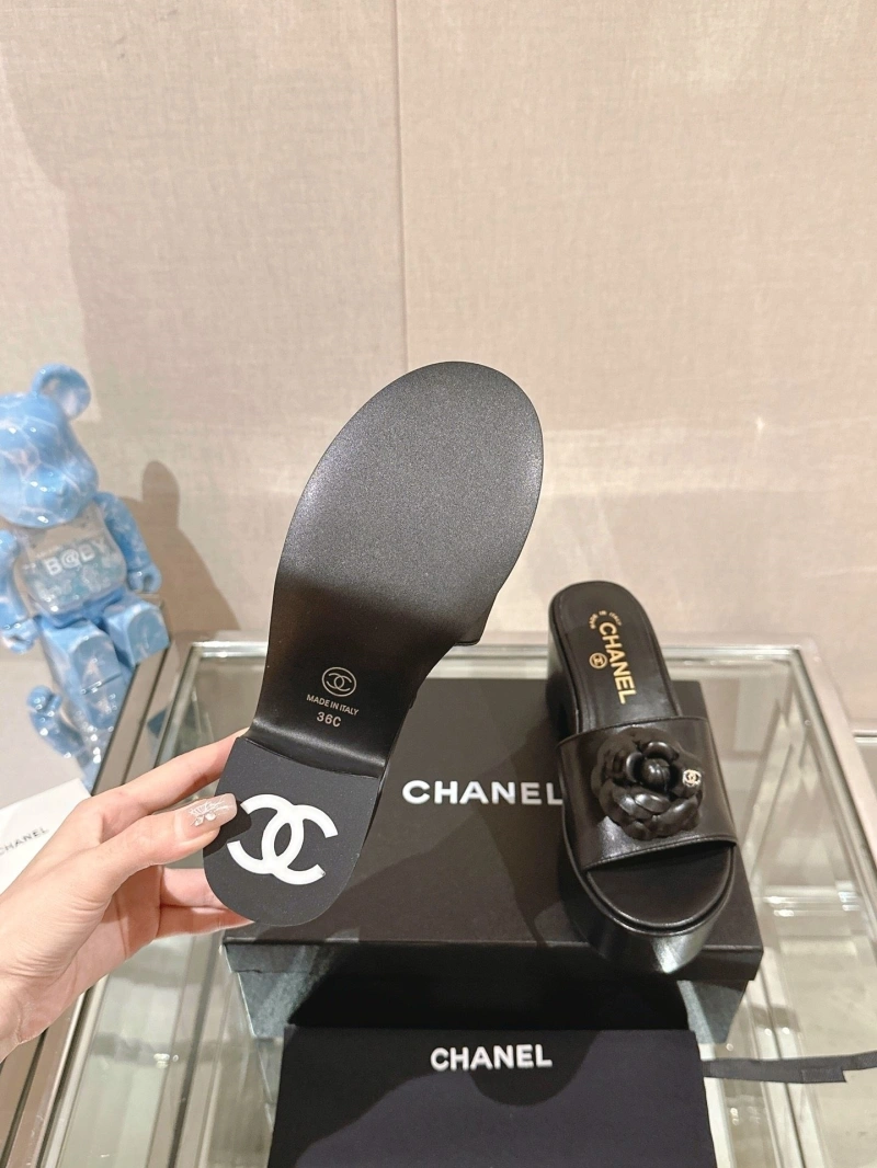 Minimalist Chxnxl Slippers 132410