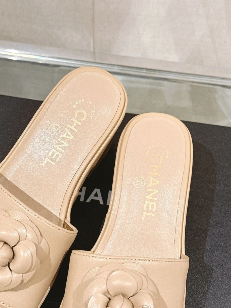 Sleek Chxnxl Slippers 132408