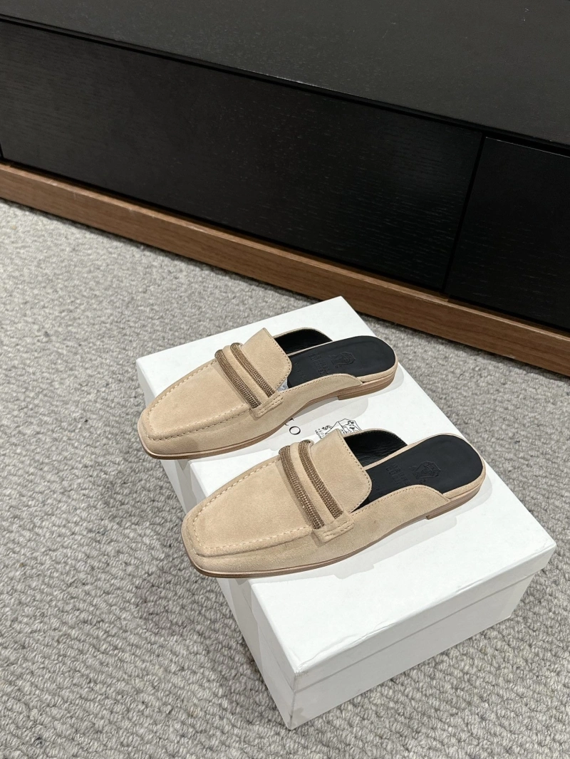 Sleek Chxnxl Slippers 132397