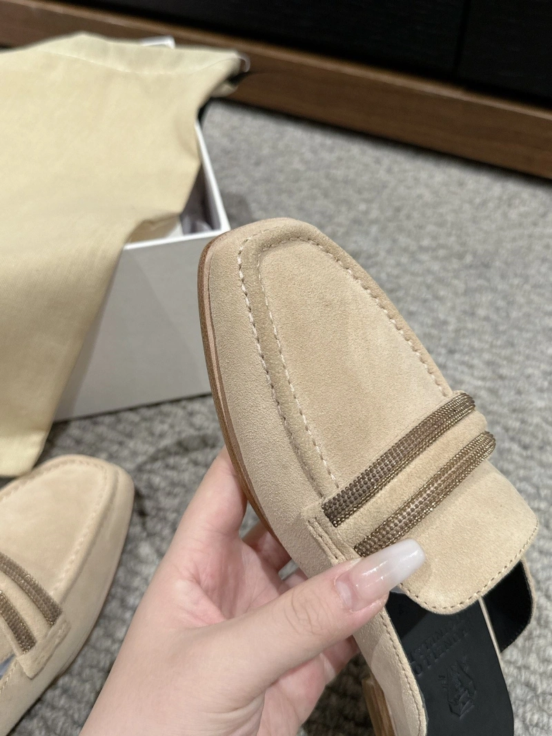 Sleek Chxnxl Slippers 132397