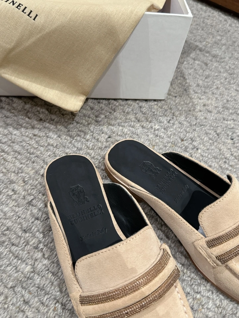 Sleek Chxnxl Slippers 132397