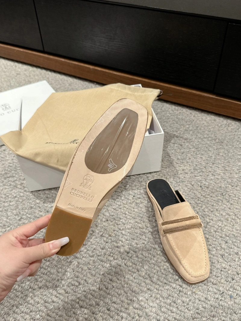 Sleek Chxnxl Slippers 132397