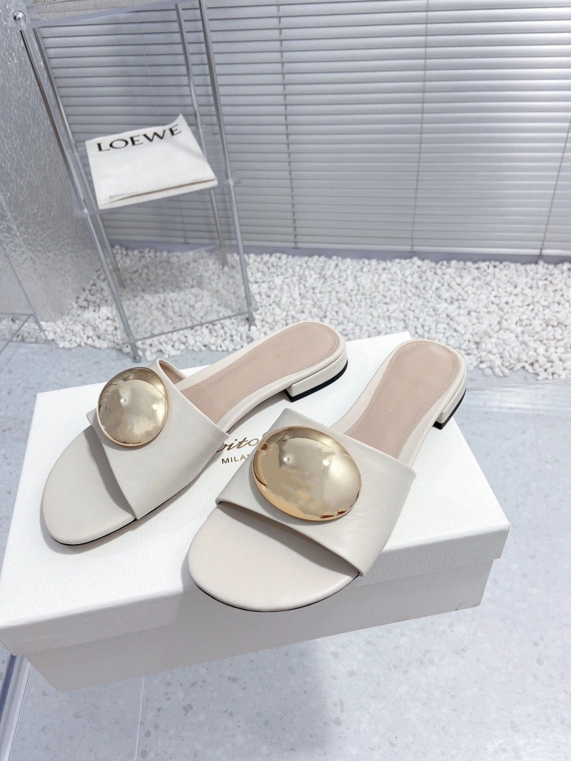 EyeCatching Othxr Slippers 216574