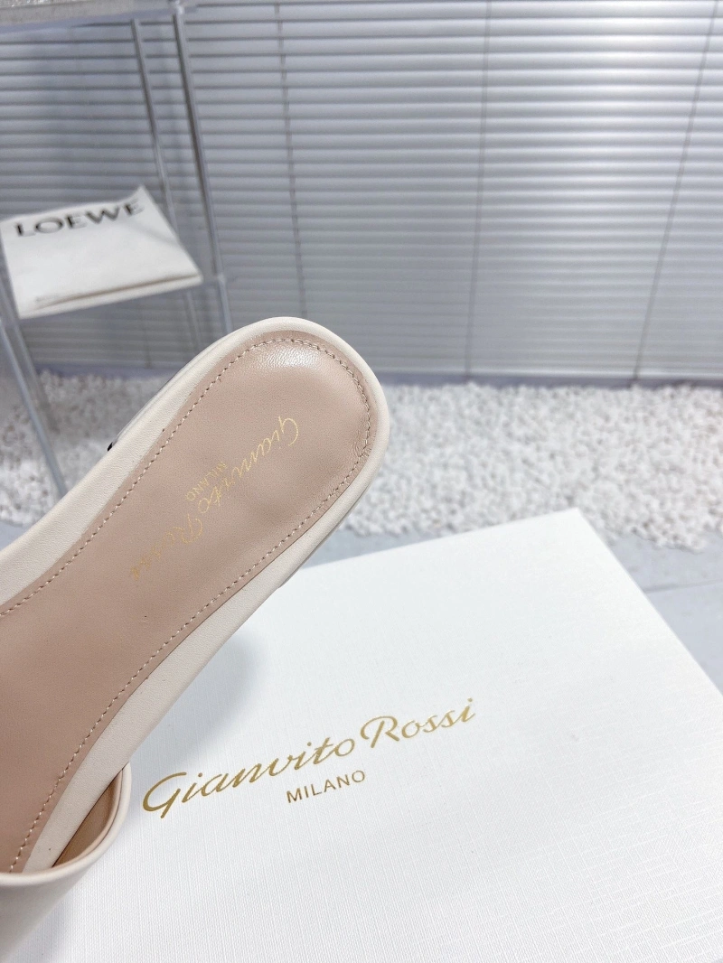 EyeCatching Othxr Slippers 216574