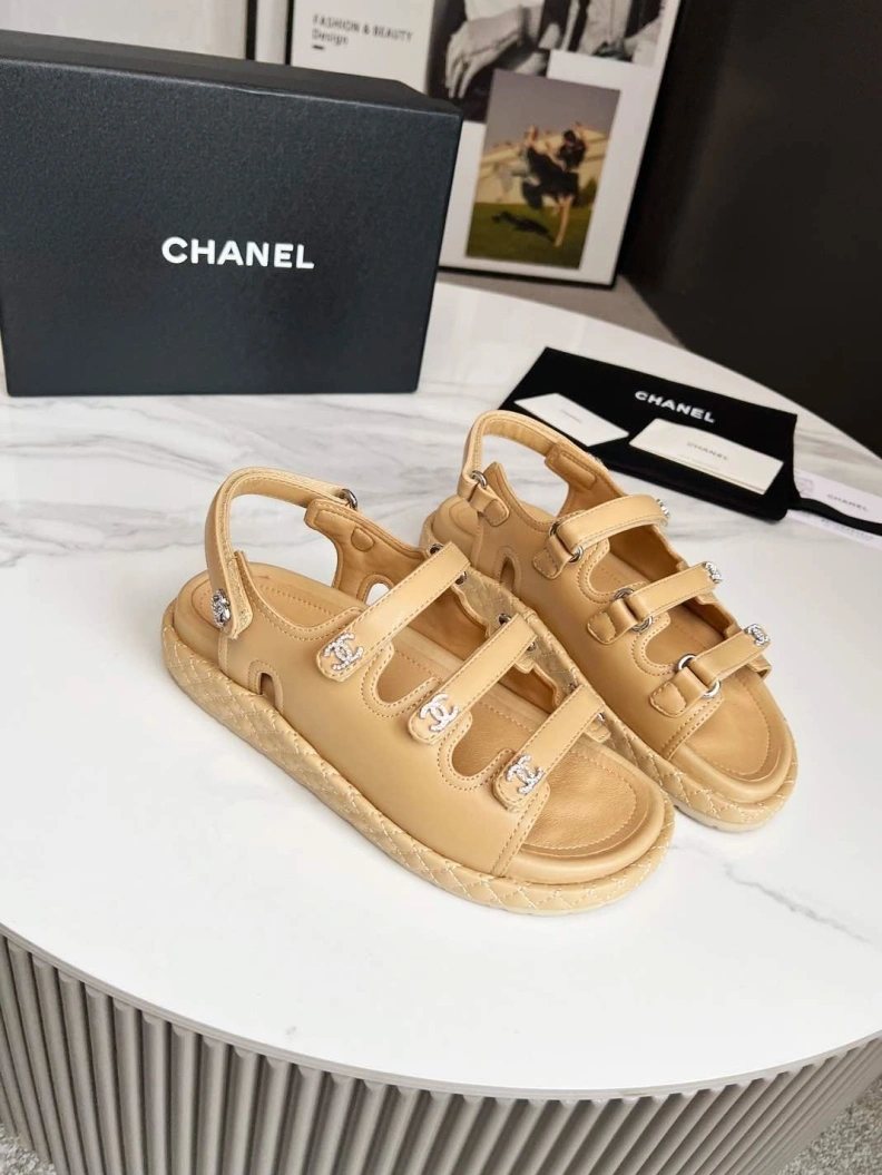 Versatile Chxnxl Sandals 119308