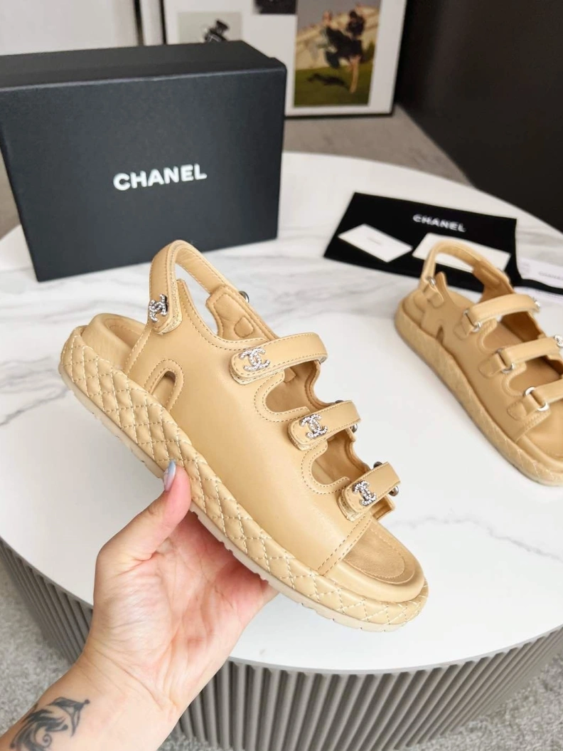 Versatile Chxnxl Sandals 119308