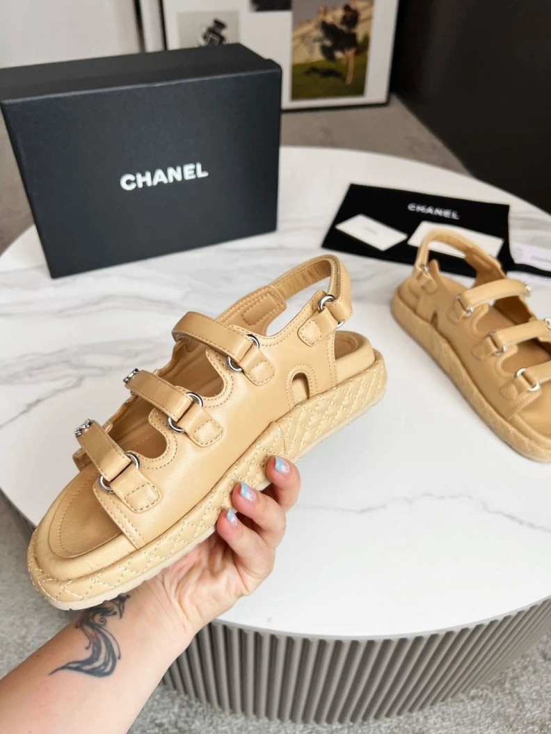 Versatile Chxnxl Sandals 119308