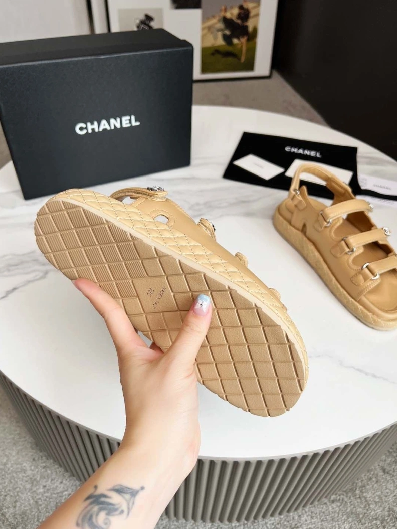 Versatile Chxnxl Sandals 119308