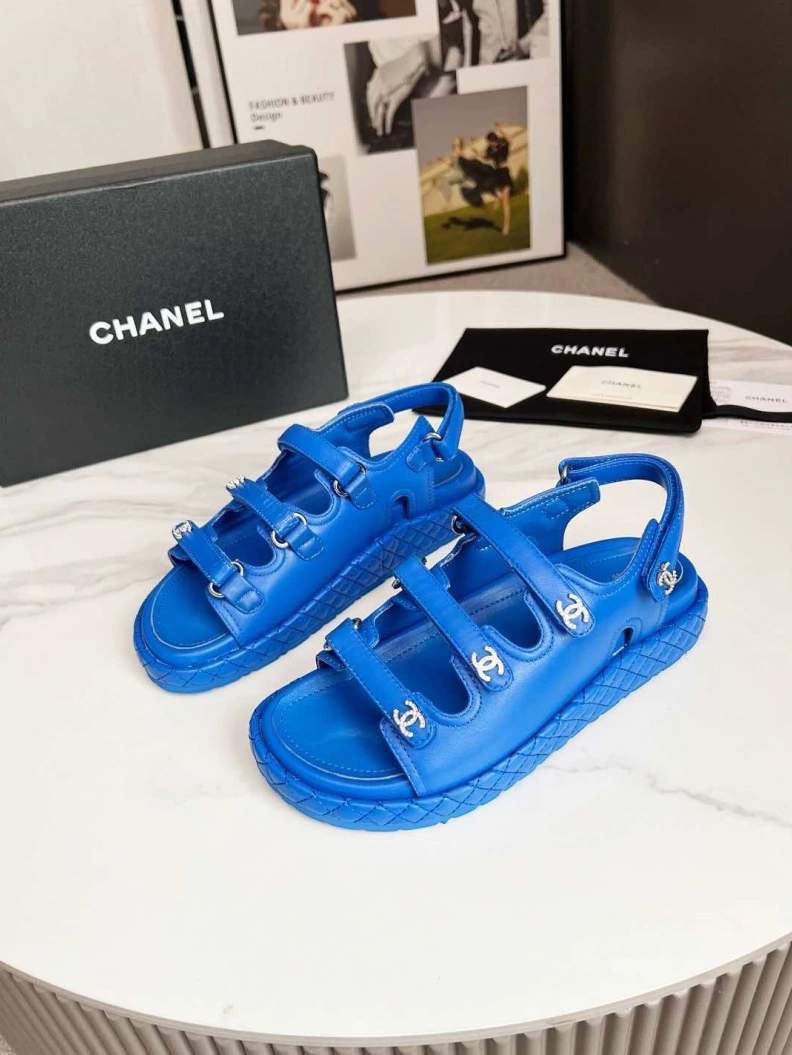 Versatile Chxnxl Sandals 119300
