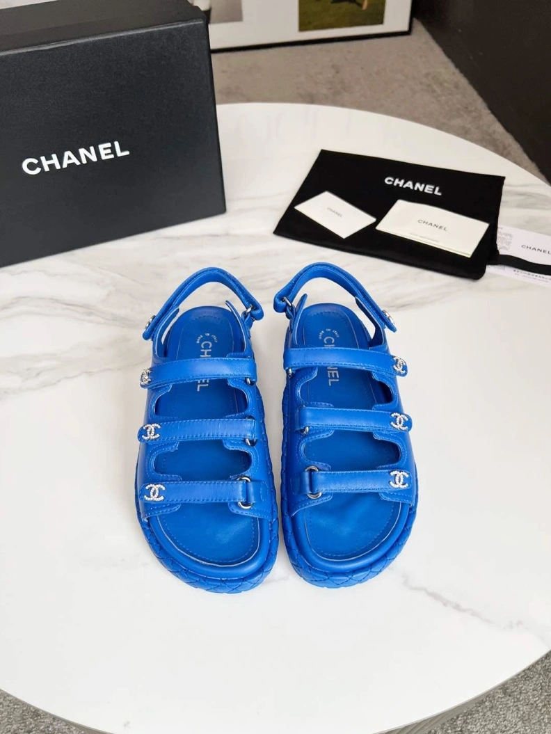 Versatile Chxnxl Sandals 119300