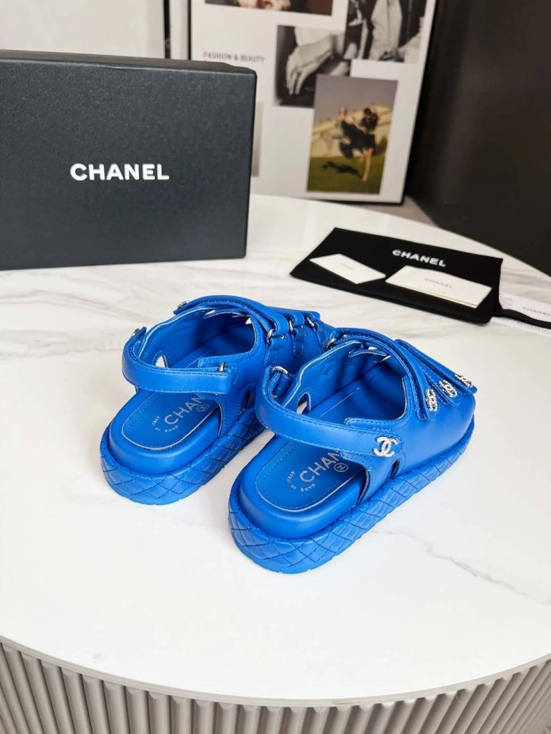 Versatile Chxnxl Sandals 119300