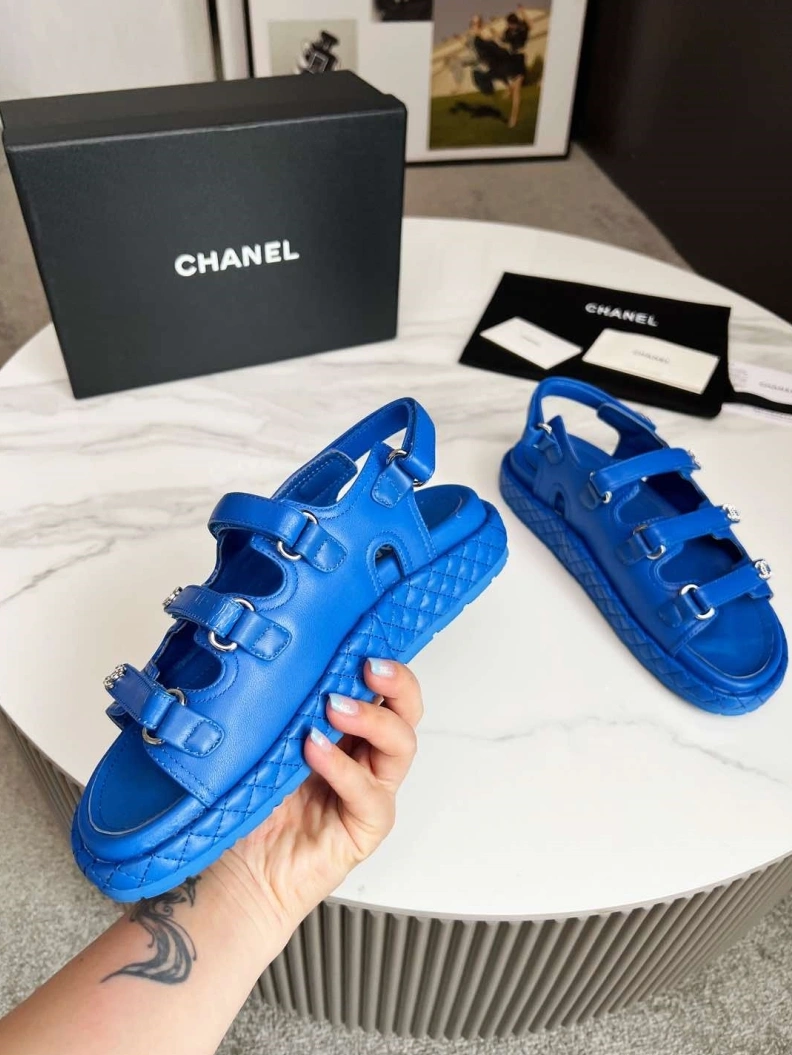 Versatile Chxnxl Sandals 119300