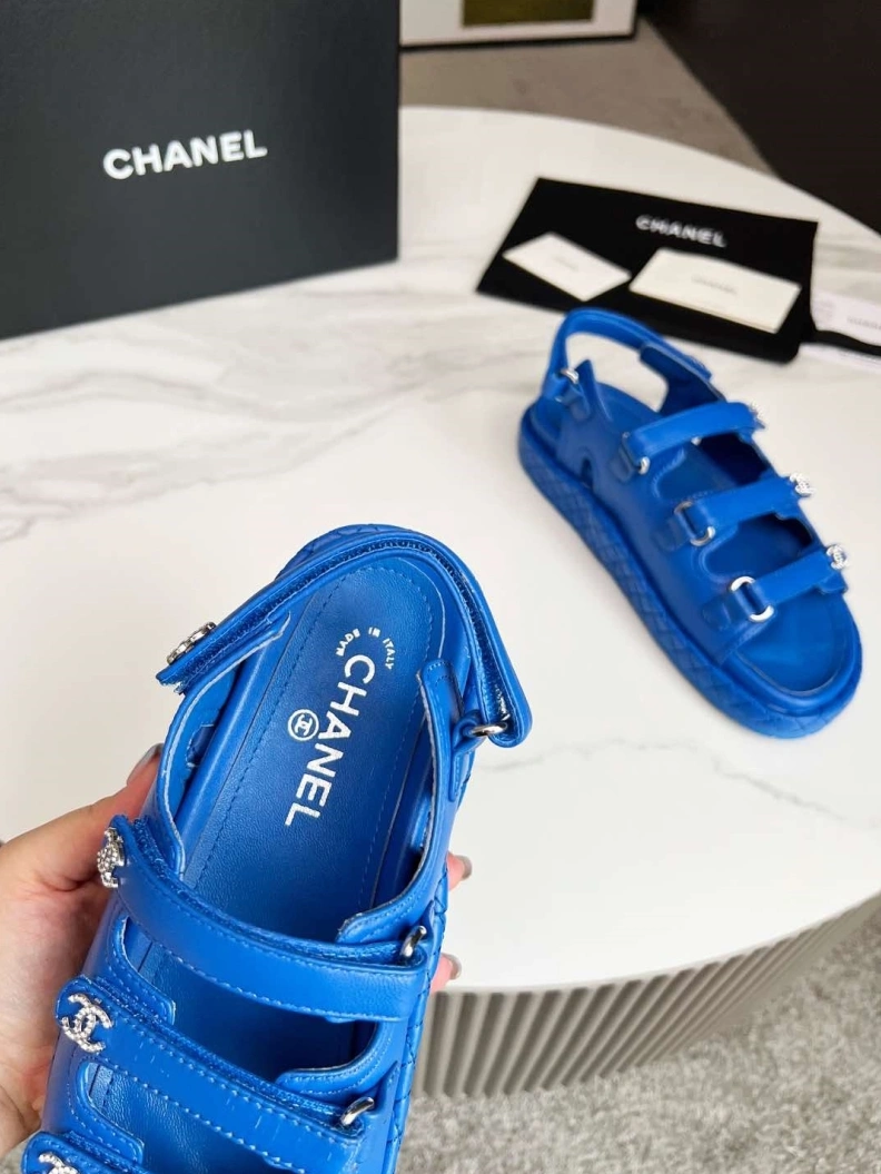 Versatile Chxnxl Sandals 119300