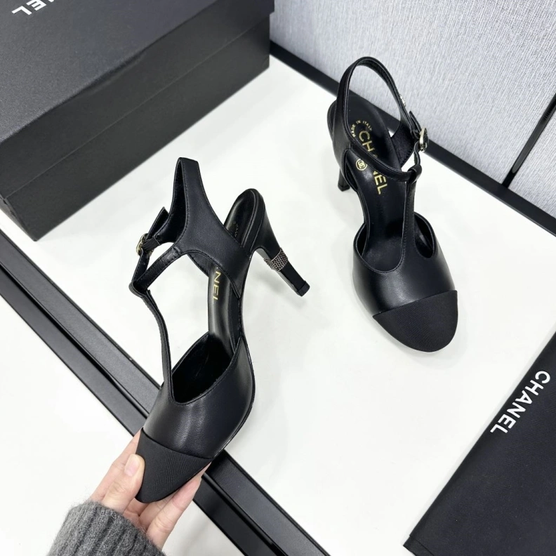 WellDesigned Chxnxl Sandals 119299