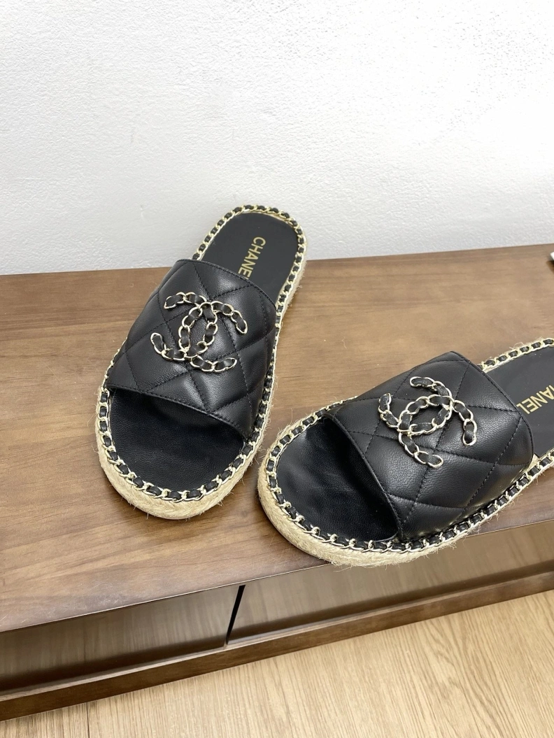 Sleek Chxnxl Slippers 119072