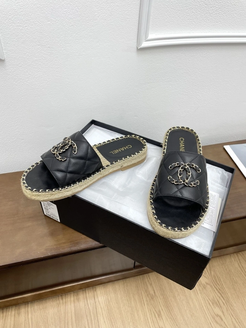 Sleek Chxnxl Slippers 119072