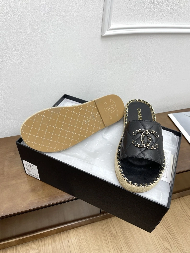 Sleek Chxnxl Slippers 119072