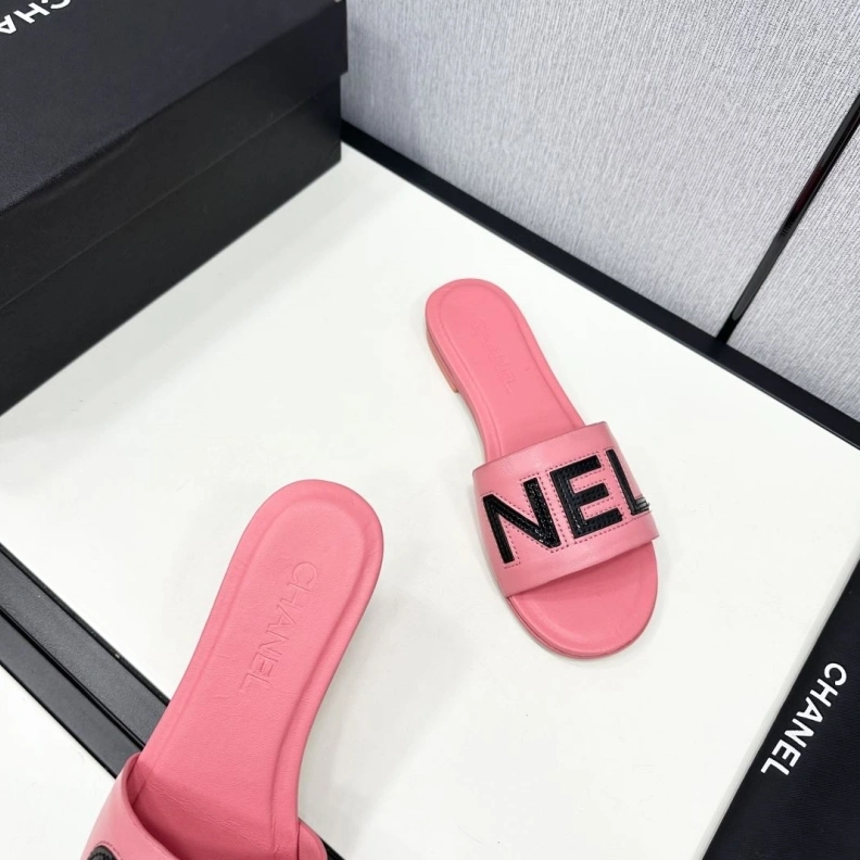 Stylish Chxnxl Slippers 119068