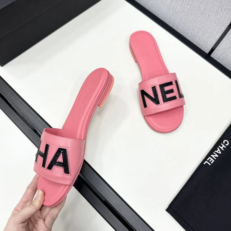 Stylish Chxnxl Slippers 119068