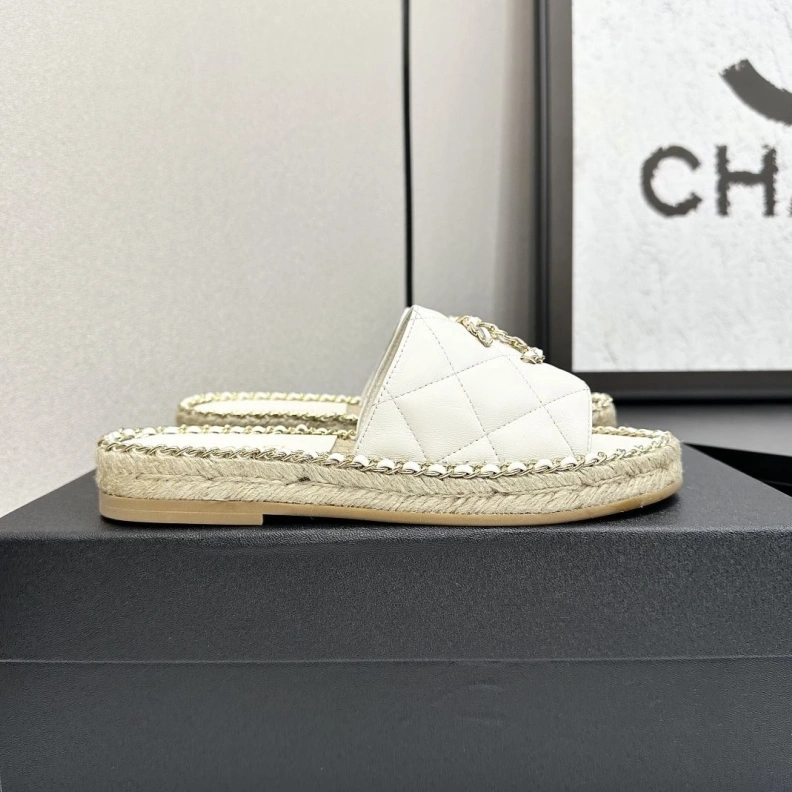 Bright Chxnxl Slippers 119073