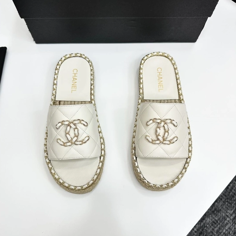 Bright Chxnxl Slippers 119073