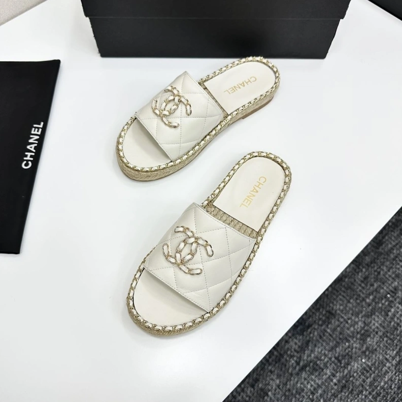 Bright Chxnxl Slippers 119073
