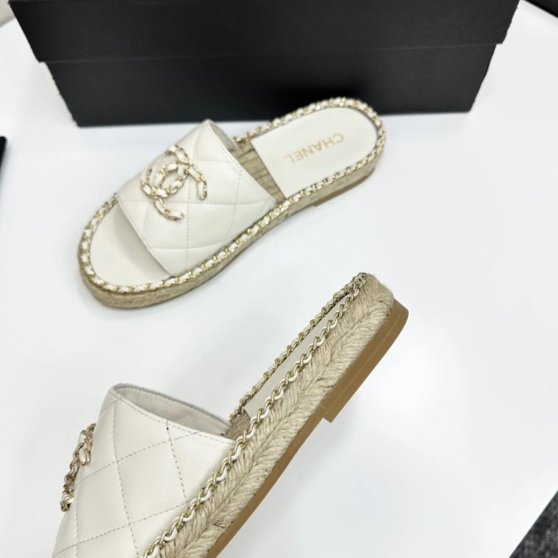 Bright Chxnxl Slippers 119073