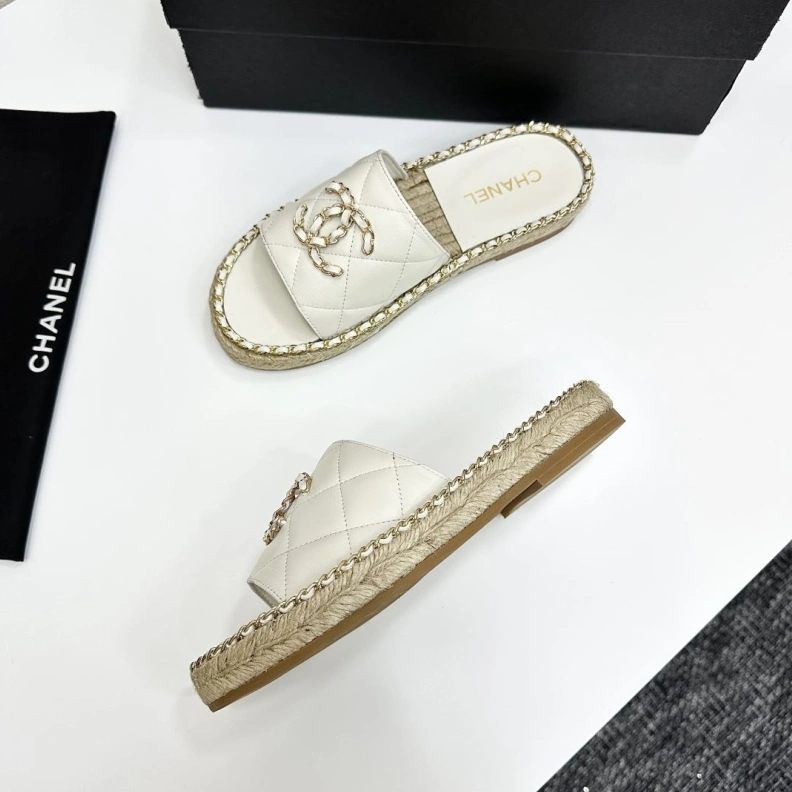 Bright Chxnxl Slippers 119073