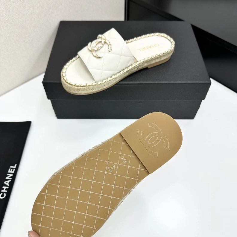 Bright Chxnxl Slippers 119073