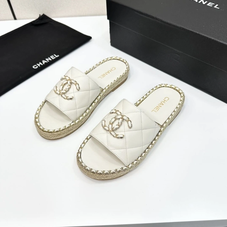 Bright Chxnxl Slippers 119073