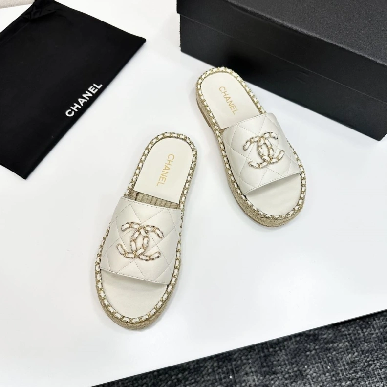 Bright Chxnxl Slippers 119073