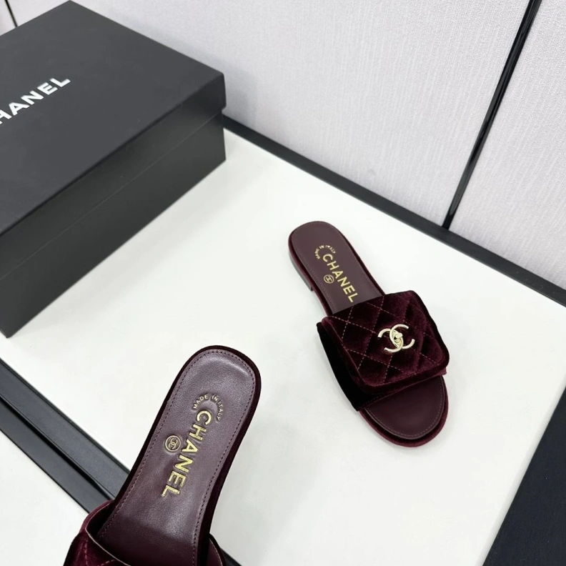 Comfortable Chxnxl Slippers 119061