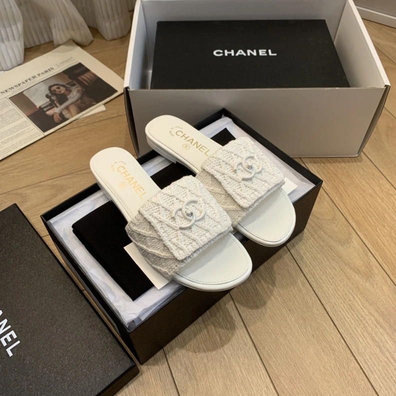 Classic Chxnxl Slippers 119076
