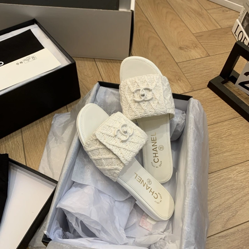 Classic Chxnxl Slippers 119076