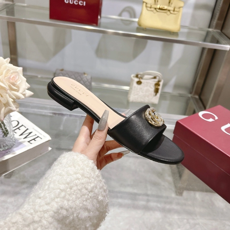 Resilient Gxccx Slippers 157111