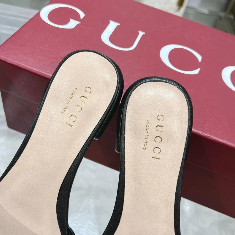 Resilient Gxccx Slippers 157111