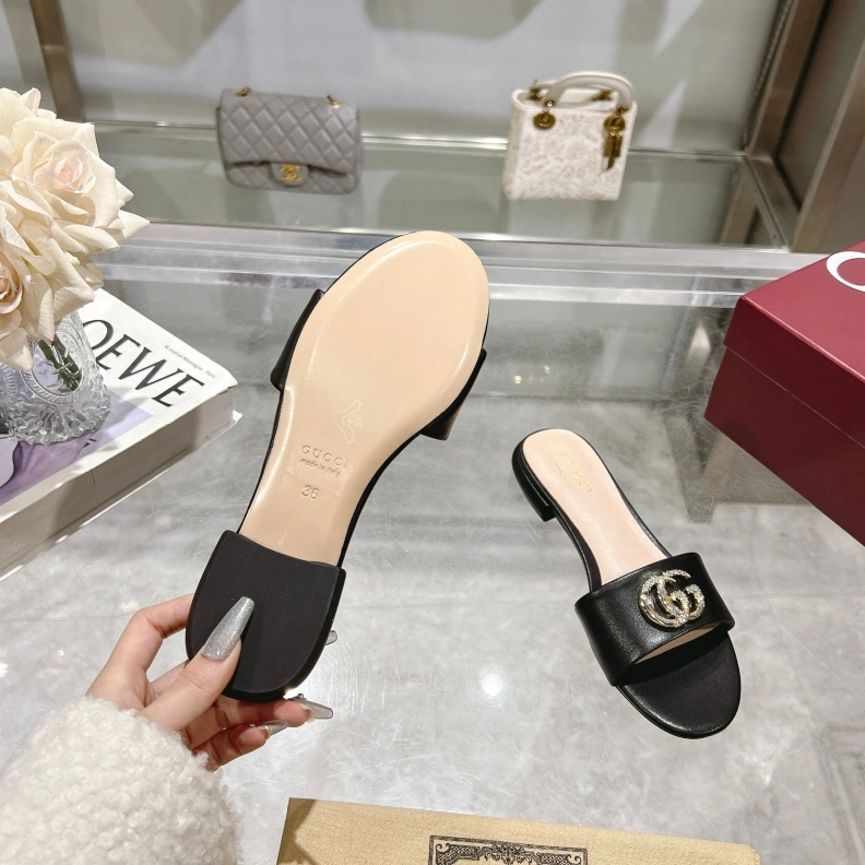 Resilient Gxccx Slippers 157111