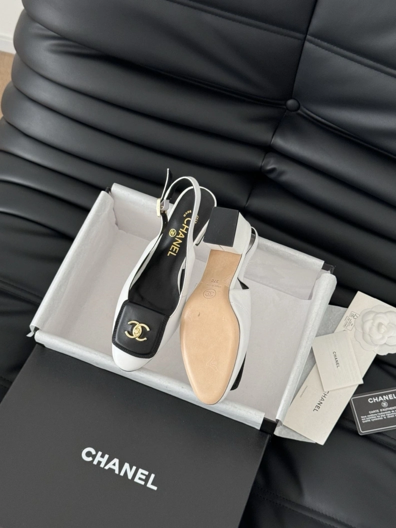 WellDesigned Chxnxl Sandals 119280