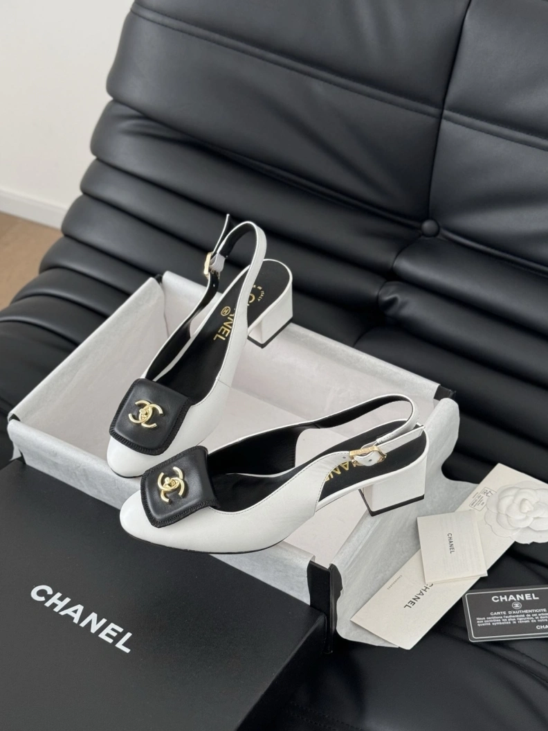 WellDesigned Chxnxl Sandals 119280