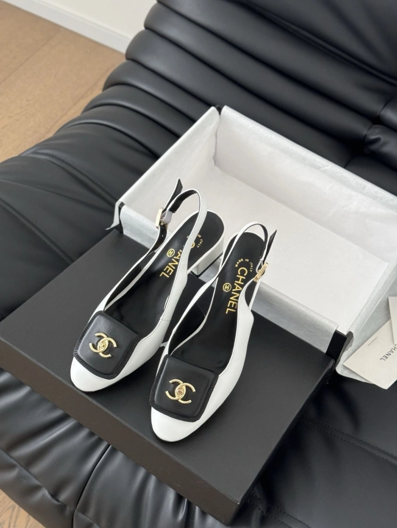 WellDesigned Chxnxl Sandals 119280