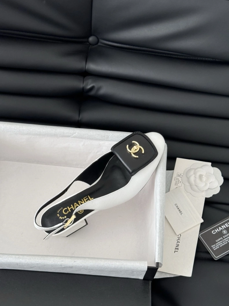 WellDesigned Chxnxl Sandals 119280