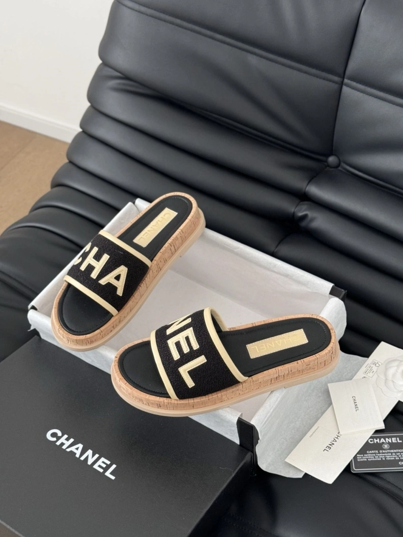 Comfortable Chxnxl Slippers 119044