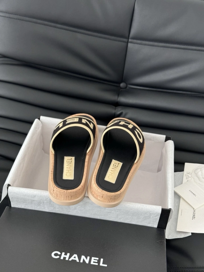 Comfortable Chxnxl Slippers 119044