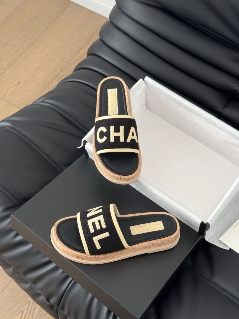 Comfortable Chxnxl Slippers 119044